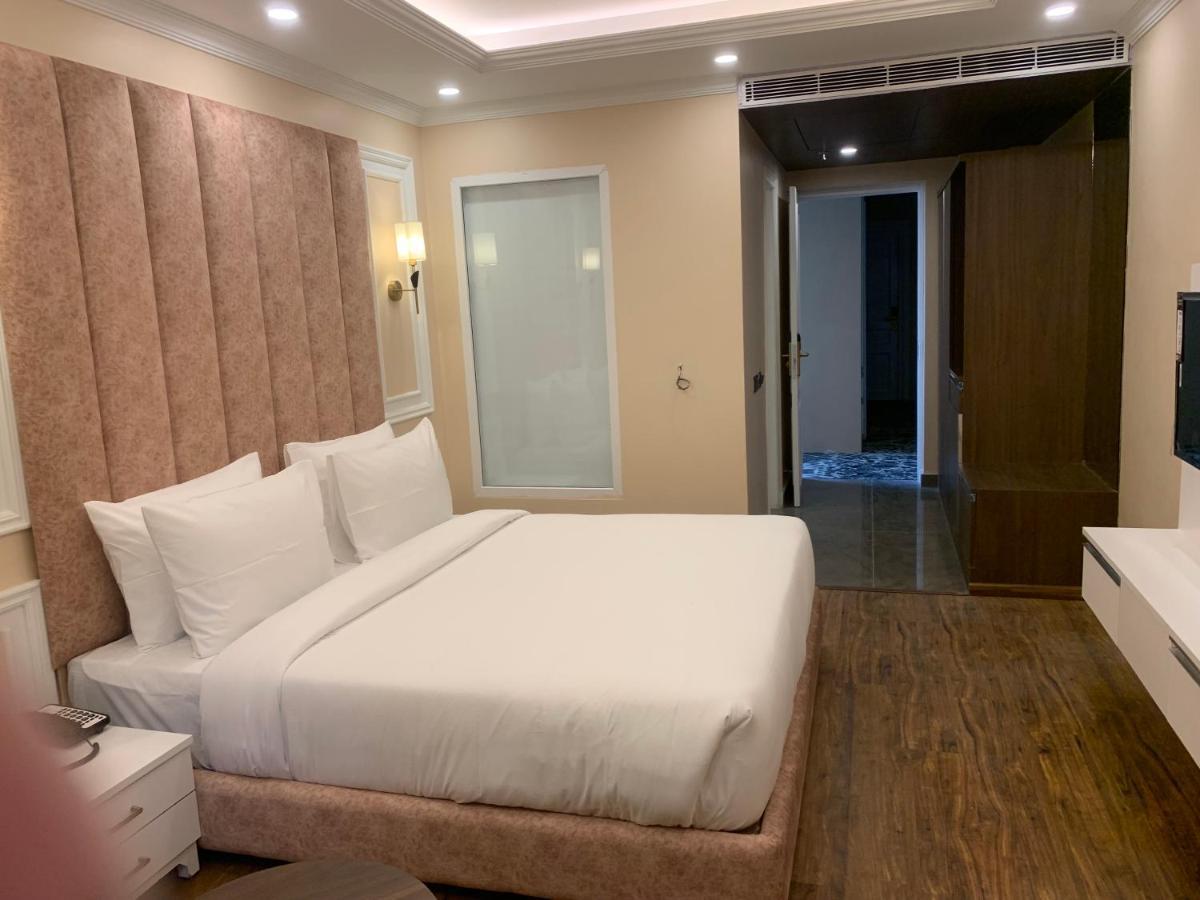 Claret Inn & Suite Dalhousie Bagian luar foto