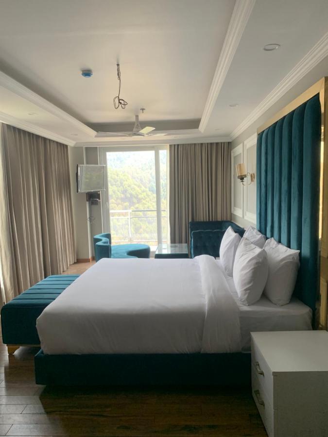 Claret Inn & Suite Dalhousie Bagian luar foto