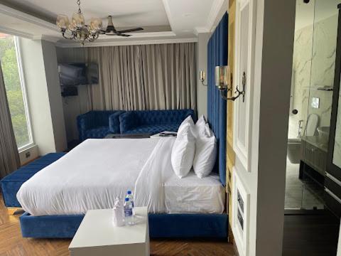 Claret Inn & Suite Dalhousie Bagian luar foto
