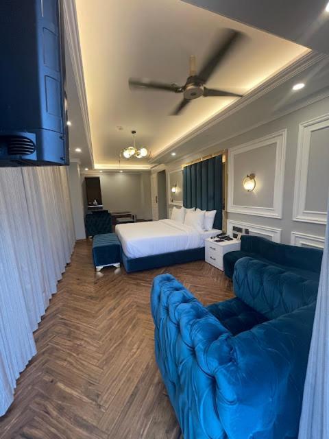 Claret Inn & Suite Dalhousie Bagian luar foto